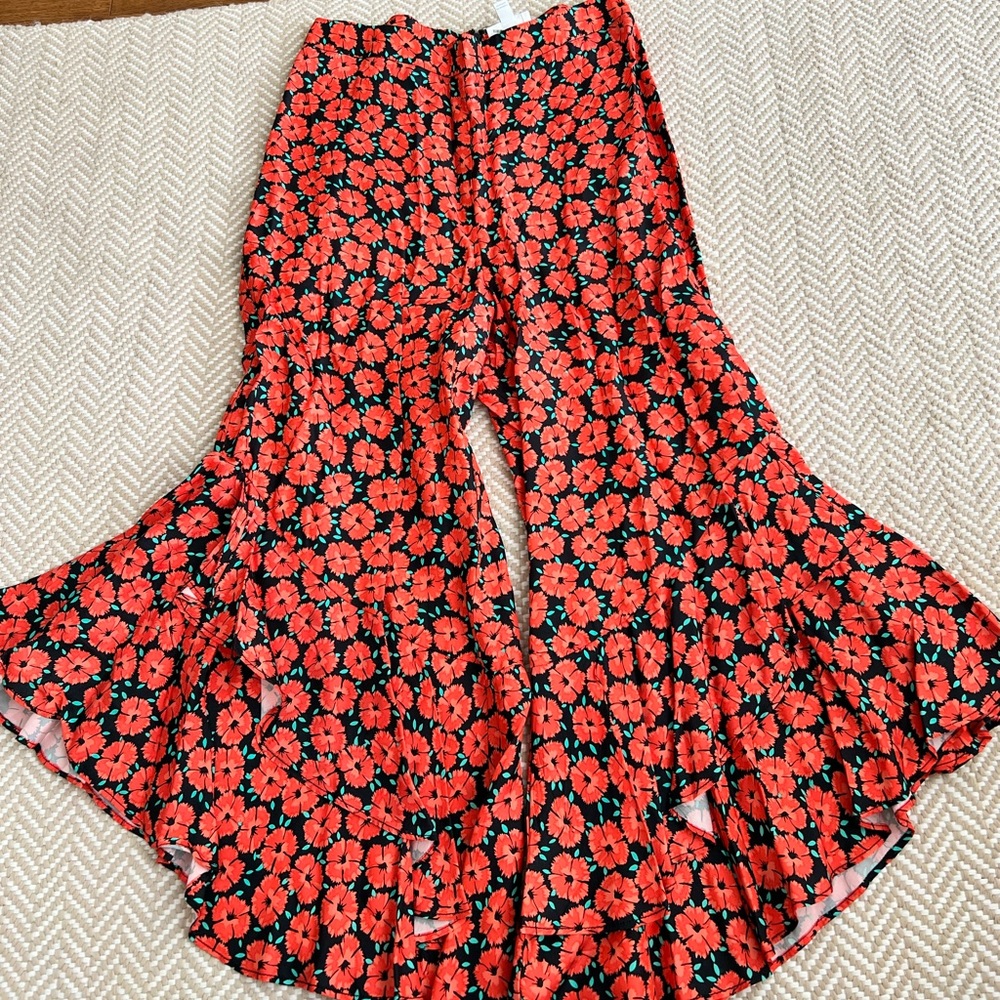 Adorable Anthropologie flare pants. Can be worn all seasons!